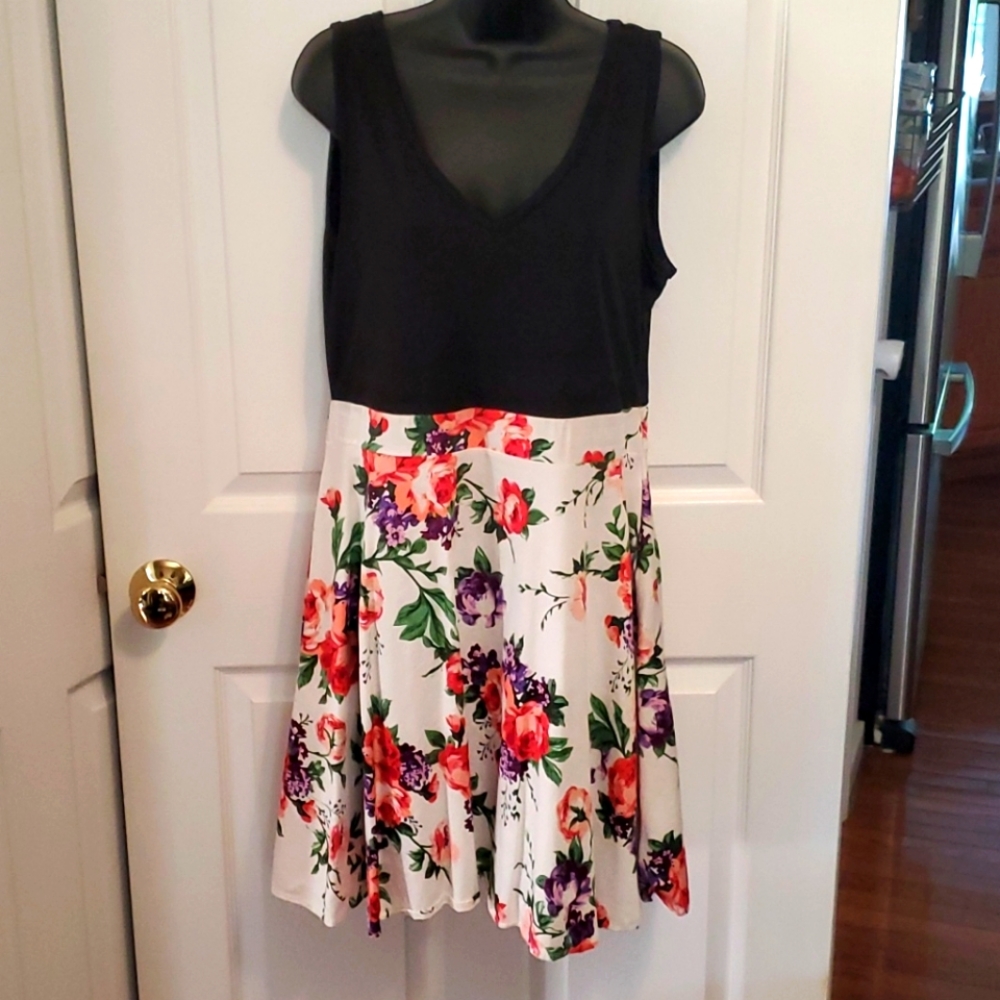 3/$24 - Sleeveless Black & Floral Dress